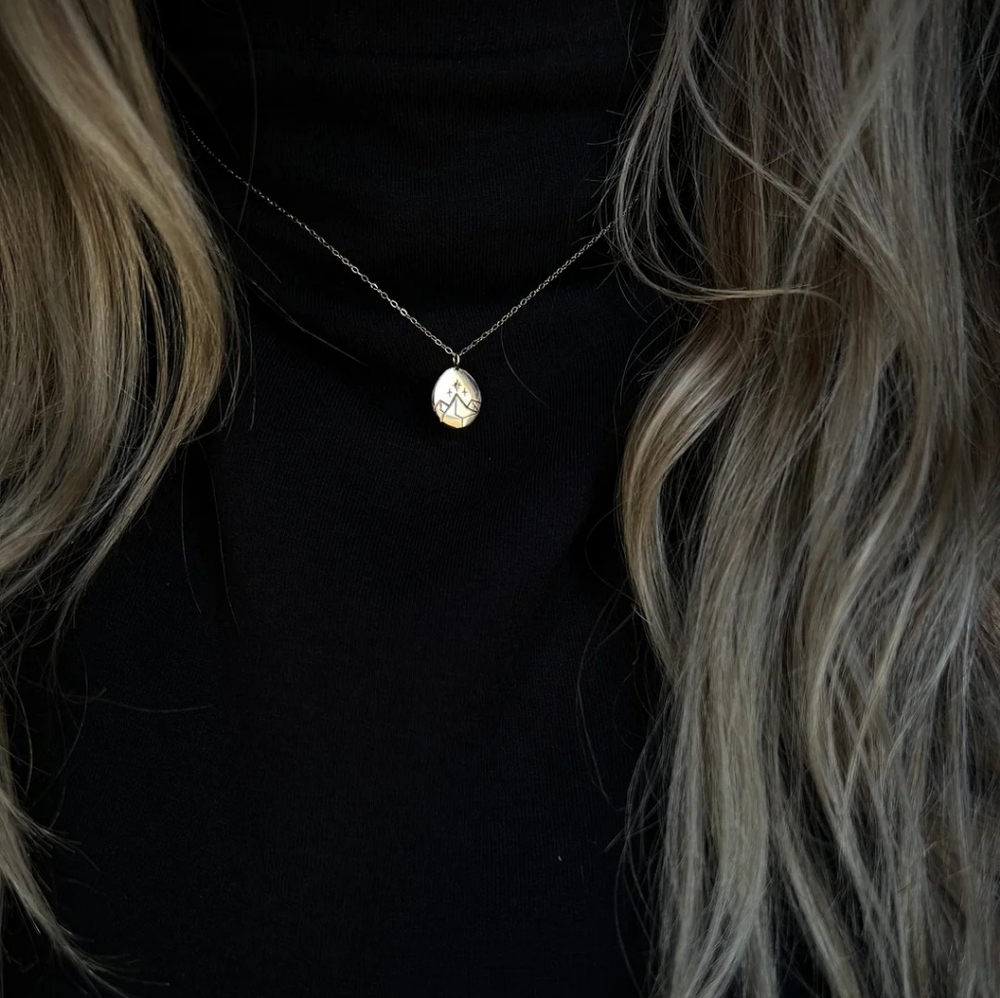 Solid 14k yellow gold ACOTAR Night Court Talisman ✨️ Necklace - Picture 4 of 6